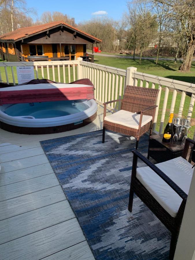 Beautiful 3 Bedroom Caravan With Hot Tub - Tattershall Lakes Luaran gambar